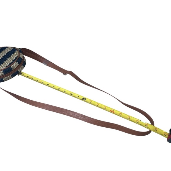 Thirty One Jewell Round Canteen Style Crossbody Purse Tan Navy Striped Straw NWT - Picture 7 of 16